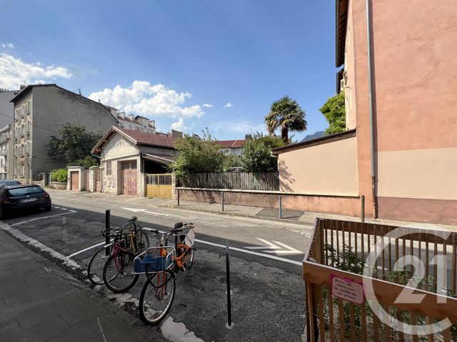Appartement T2 à louer - 2 pièces - 37.88 m2 - GRENOBLE - 38 - RHONE-ALPES - Century 21 Victor Hugo