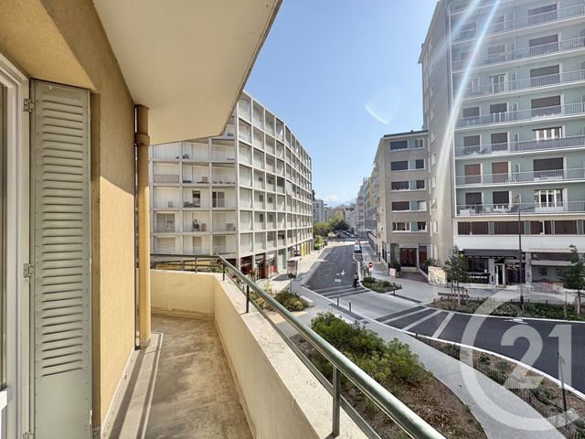 Appartement T3 à louer - 3 pièces - 82.77 m2 - GRENOBLE - 38 - RHONE-ALPES - Century 21 Victor Hugo