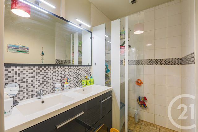 Appartement T4 à vendre - 4 pièces - 83.0 m2 - FONTAINE - 38 - RHONE-ALPES - Century 21 Victor Hugo