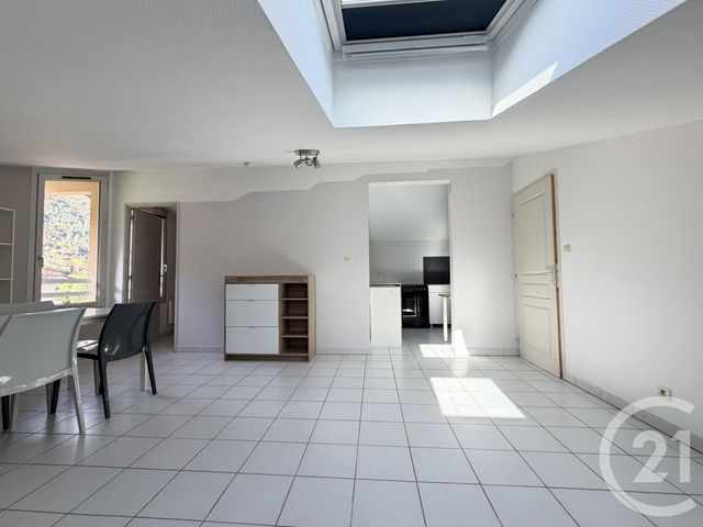Appartement T2 à louer - 2 pièces - 39.38 m2 - VIF - 38 - RHONE-ALPES - Century 21 Victor Hugo