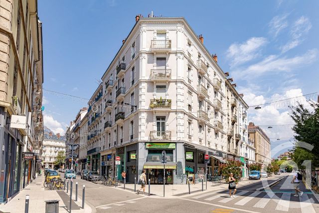 Appartement F3 à vendre - 3 pièces - 87.62 m2 - GRENOBLE - 38 - RHONE-ALPES - Century 21 Victor Hugo