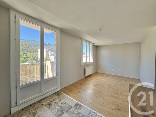 Appartement T3 à louer - 3 pièces - 49.46 m2 - SEYSSINET PARISET - 38 - RHONE-ALPES - Century 21 Victor Hugo